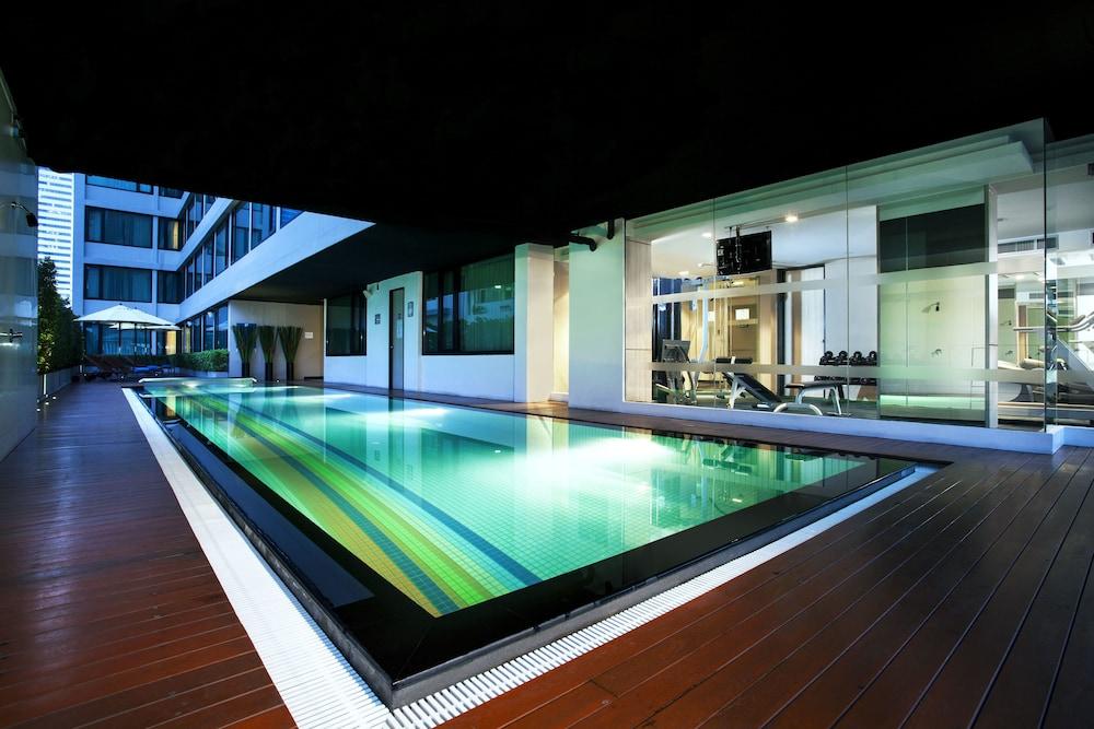 Vic 3 Bangkok Hotel Exterior photo