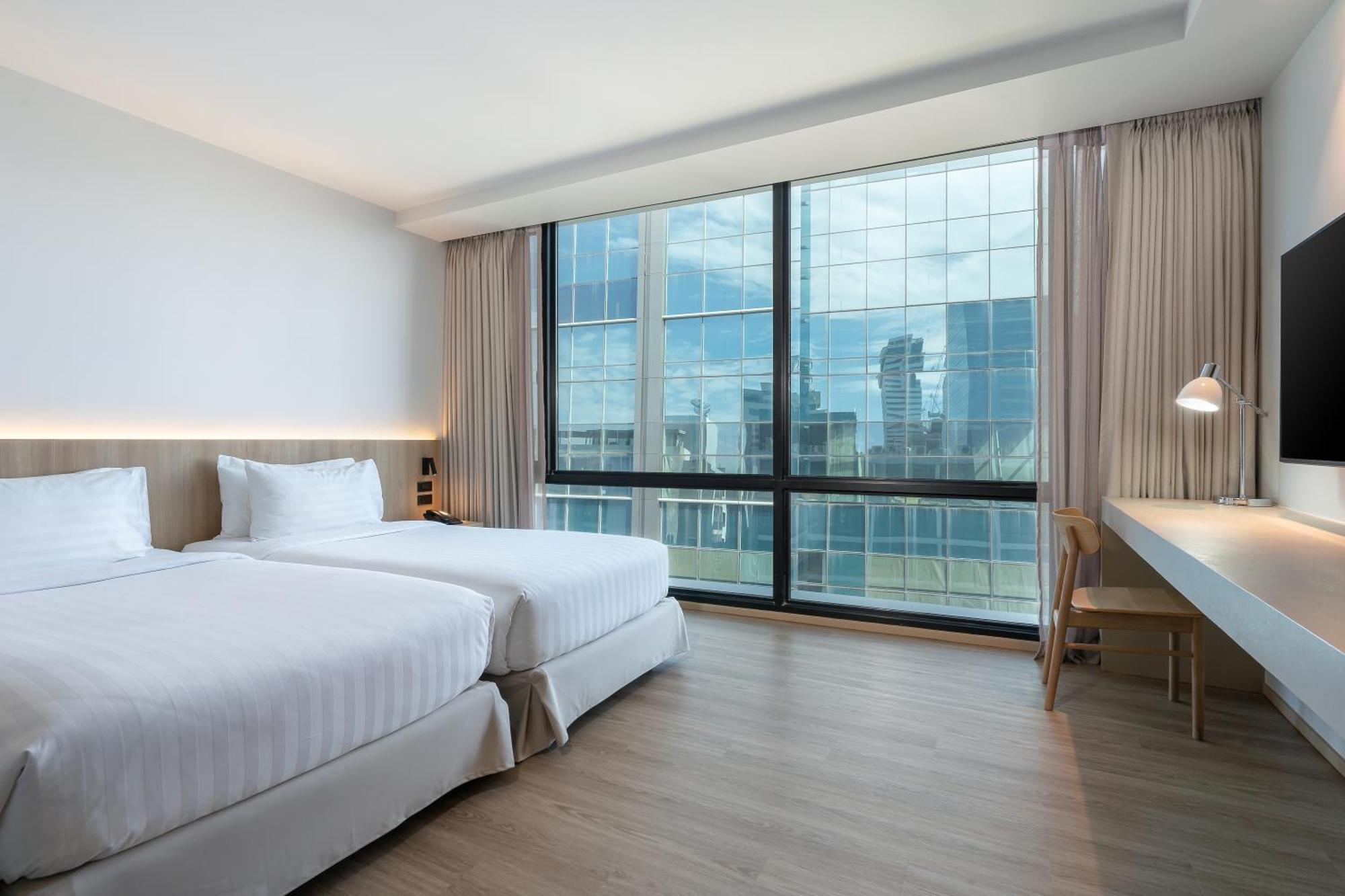 Vic 3 Bangkok Hotel Exterior photo