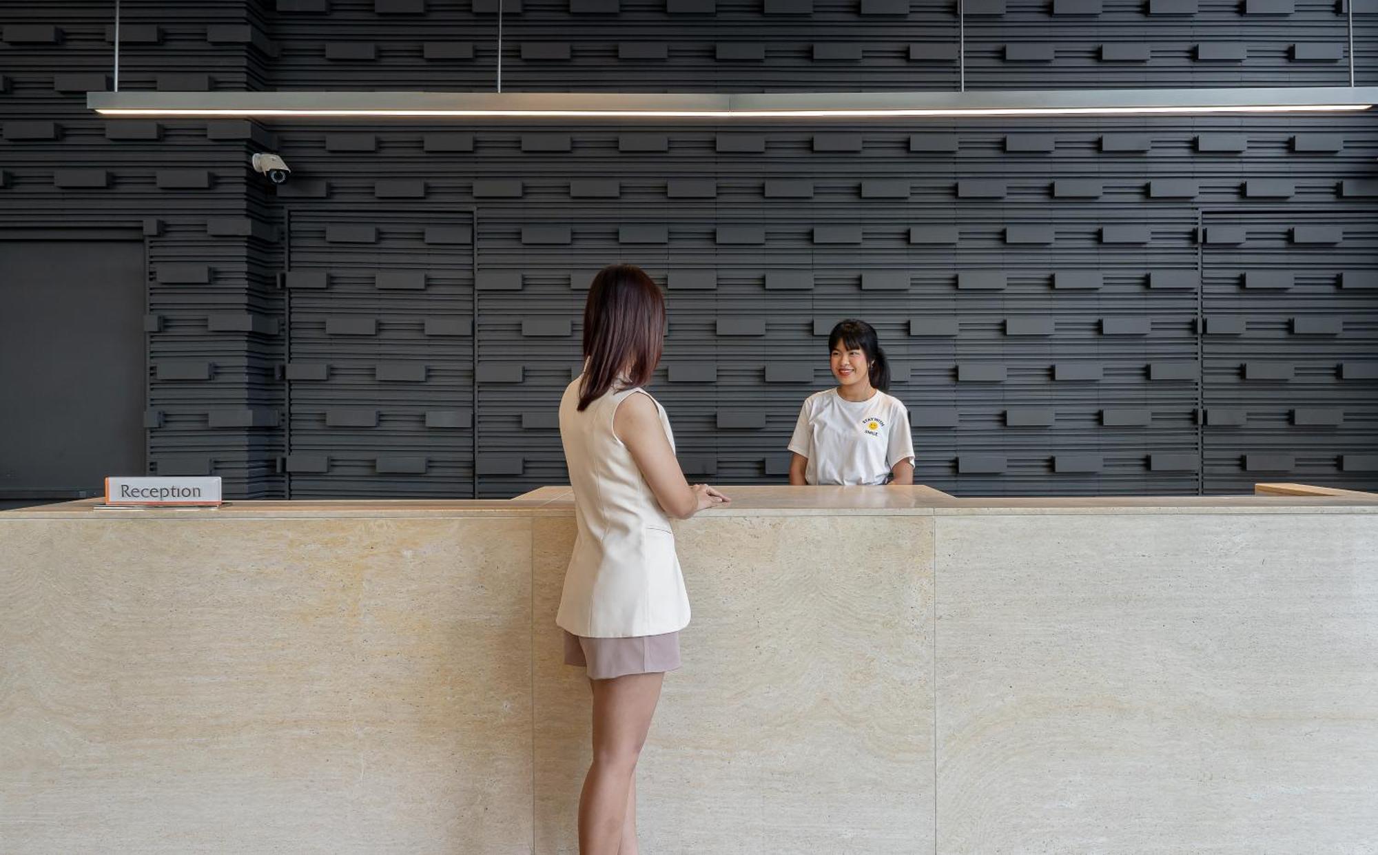 Vic 3 Bangkok Hotel Exterior photo