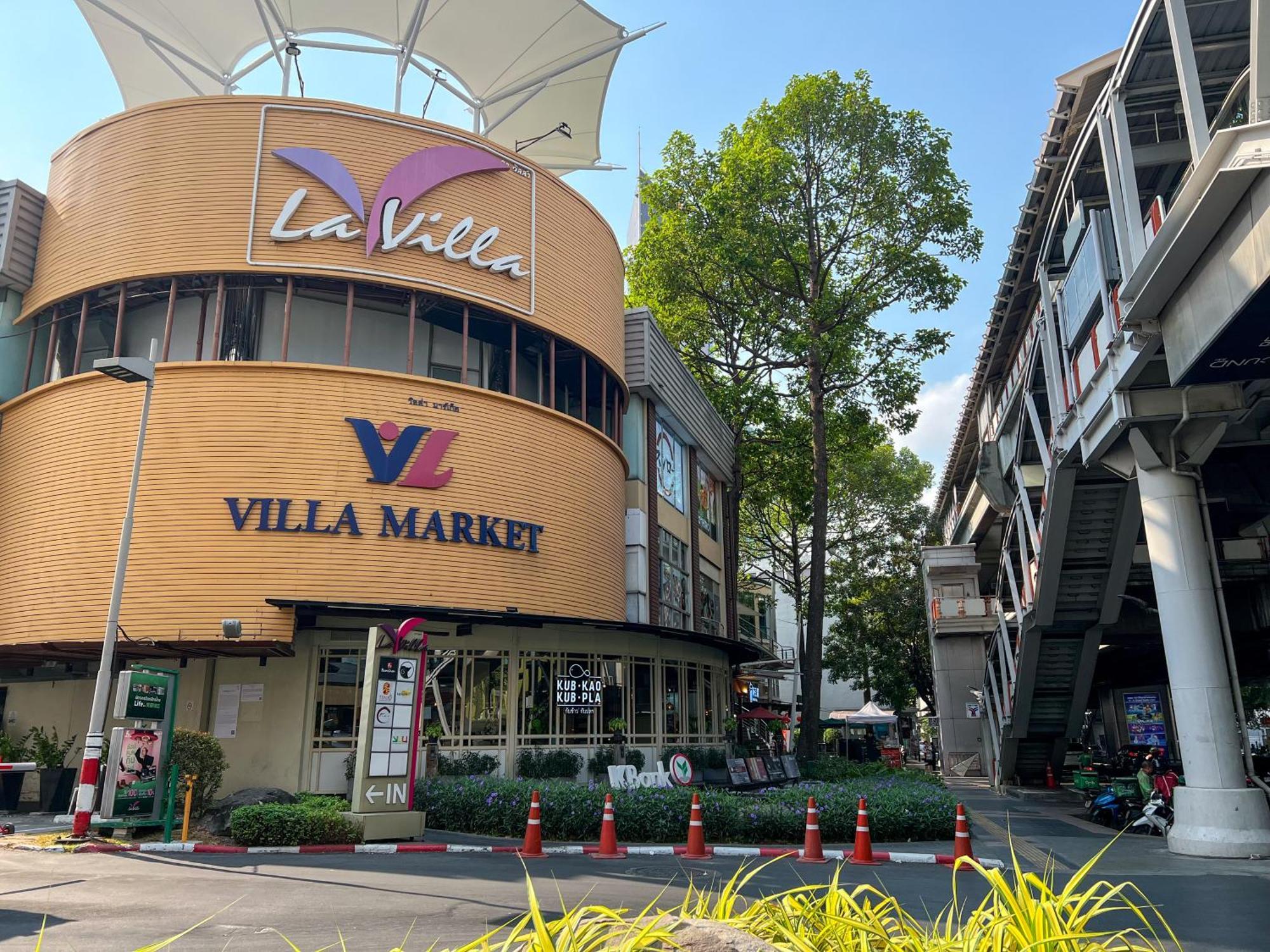 Vic 3 Bangkok Hotel Exterior photo
