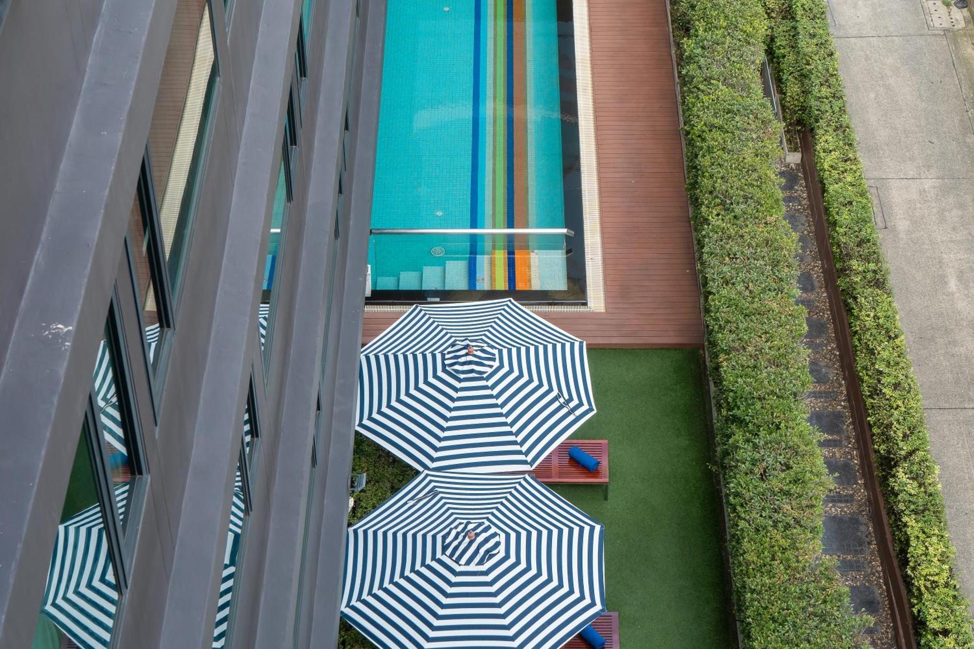 Vic 3 Bangkok Hotel Exterior photo