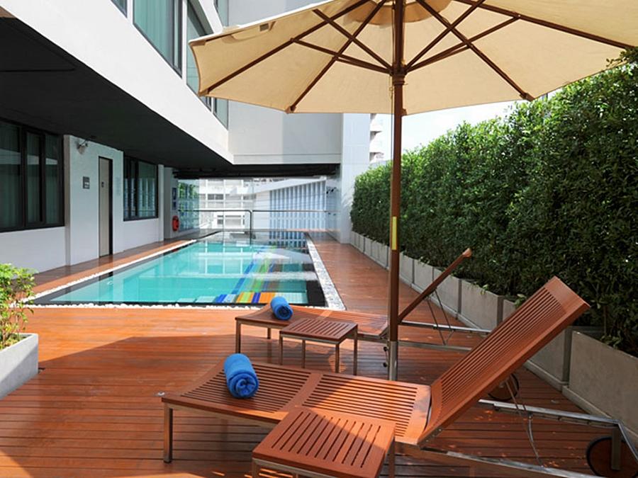Vic 3 Bangkok Hotel Exterior photo
