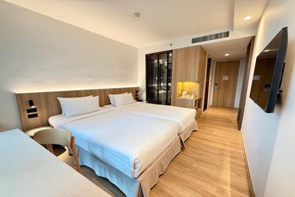 Vic 3 Bangkok Hotel Exterior photo